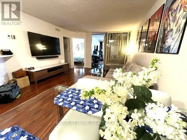 2111 - 1001 BAY STREET