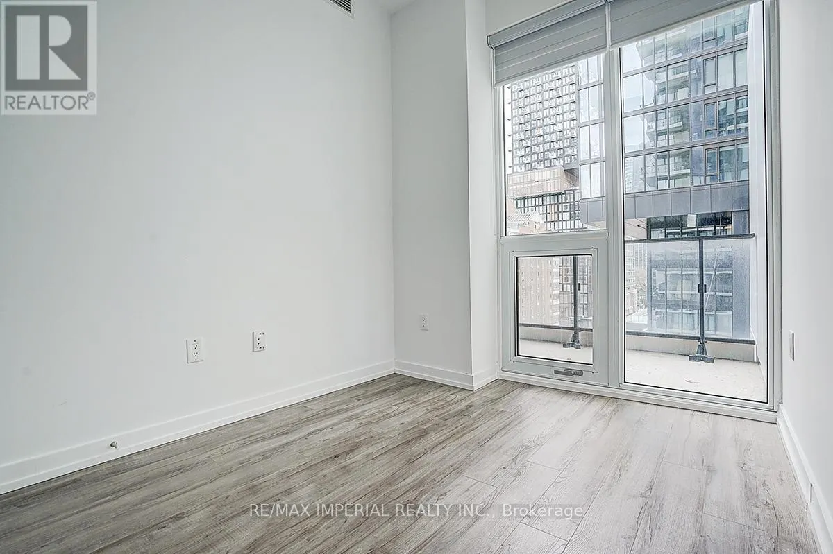 710 - 77 SHUTER STREET