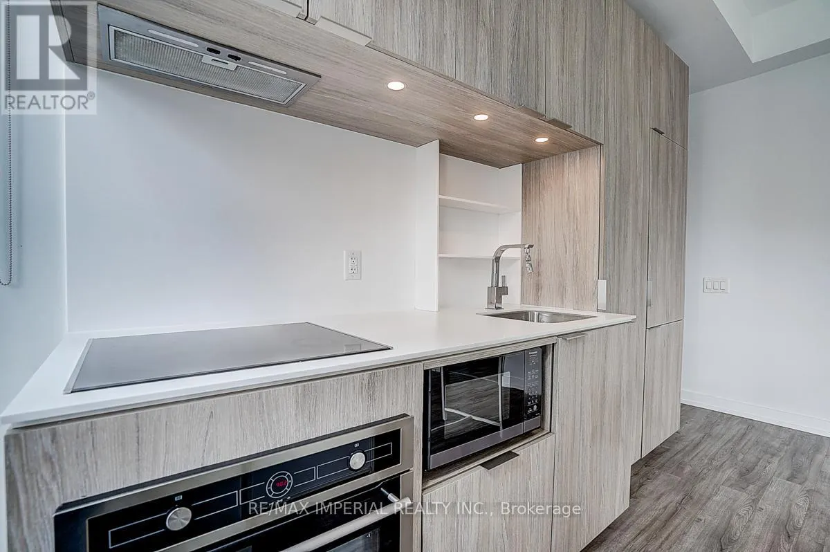 710 - 77 SHUTER STREET