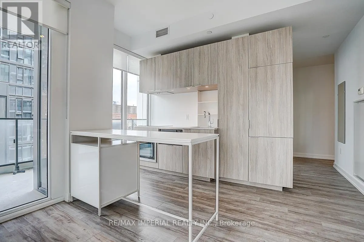 710 - 77 SHUTER STREET