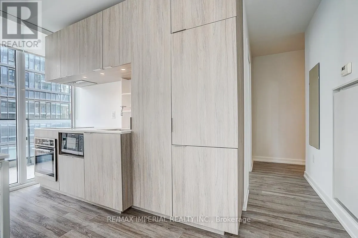 710 - 77 SHUTER STREET
