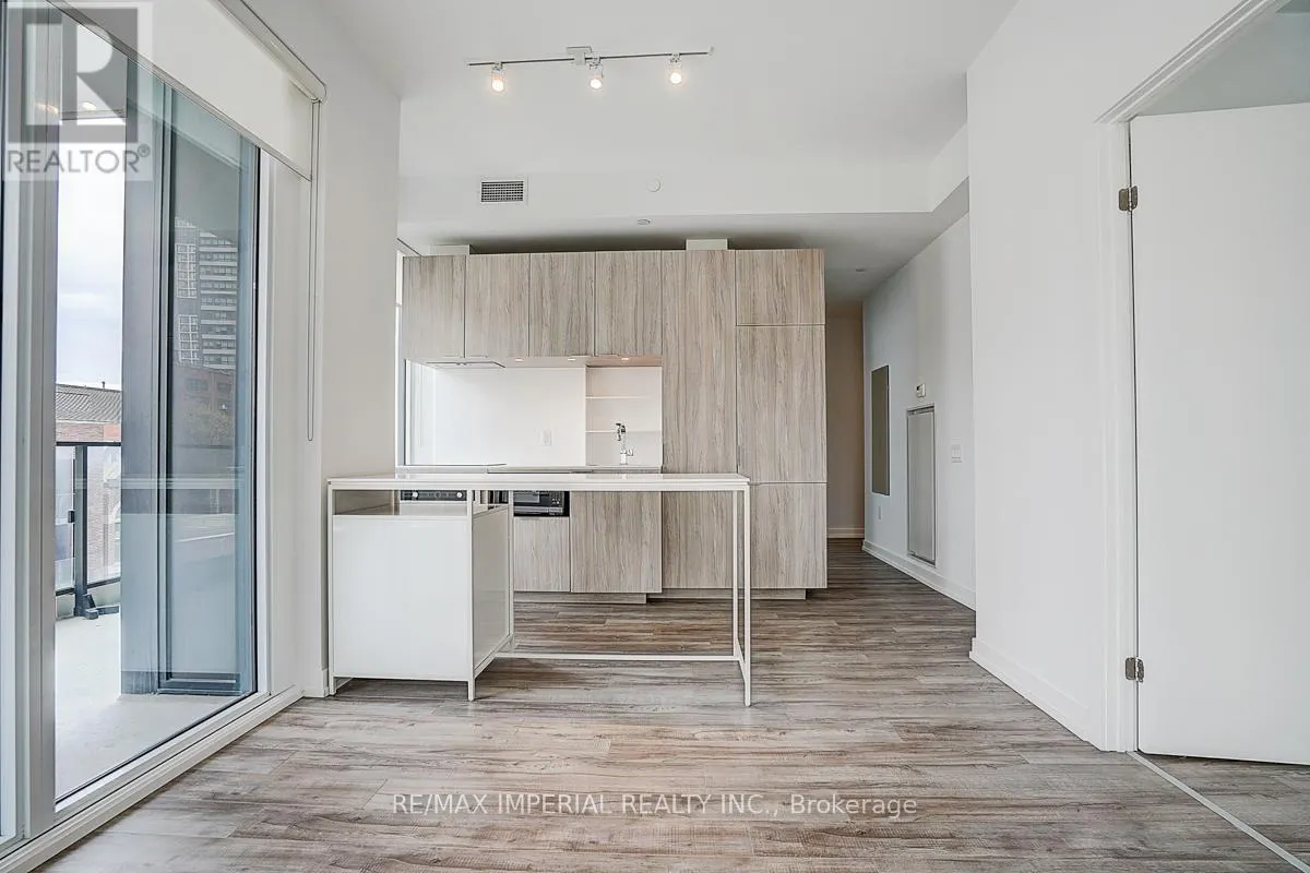 710 - 77 SHUTER STREET