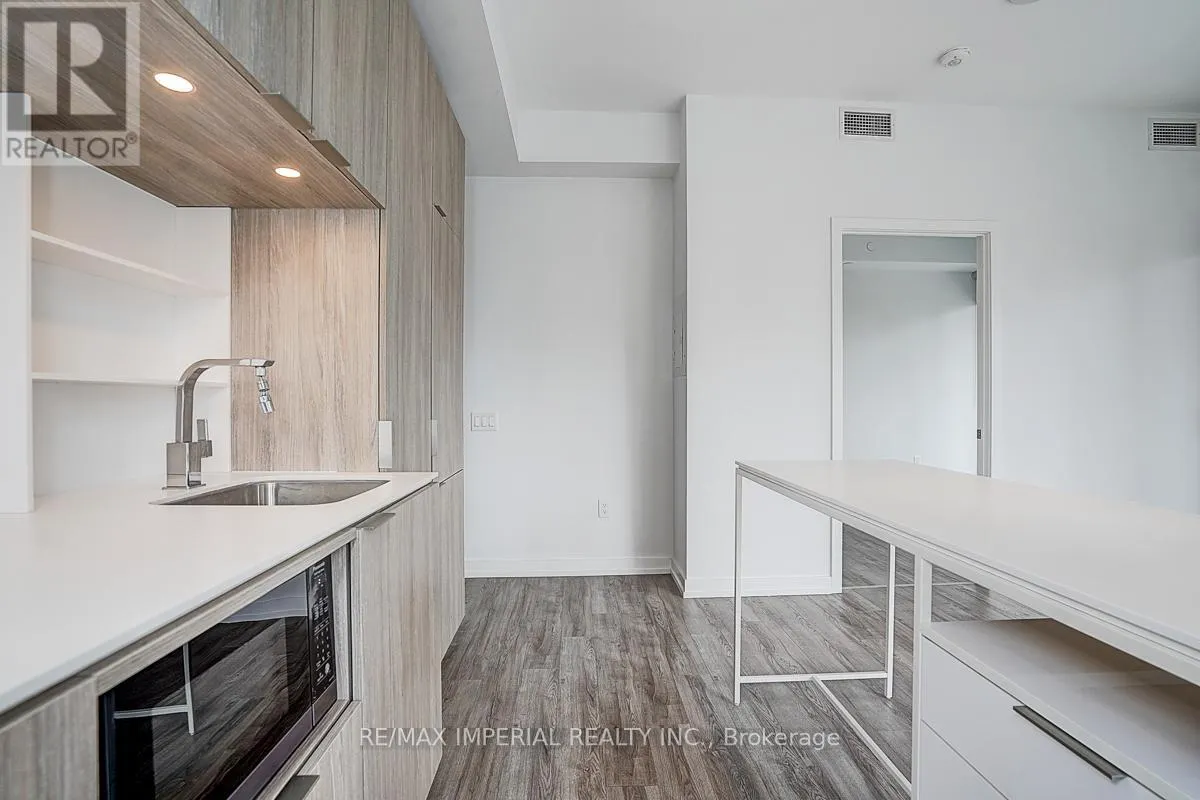 710 - 77 SHUTER STREET