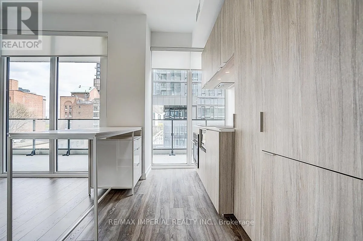 710 - 77 SHUTER STREET