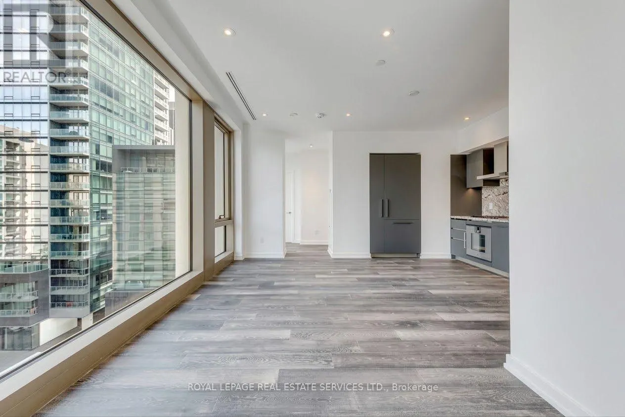 806 - 1315 BAY STREET