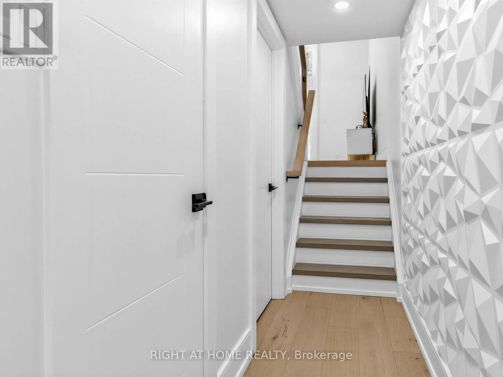 100 JENNY WREN WAY