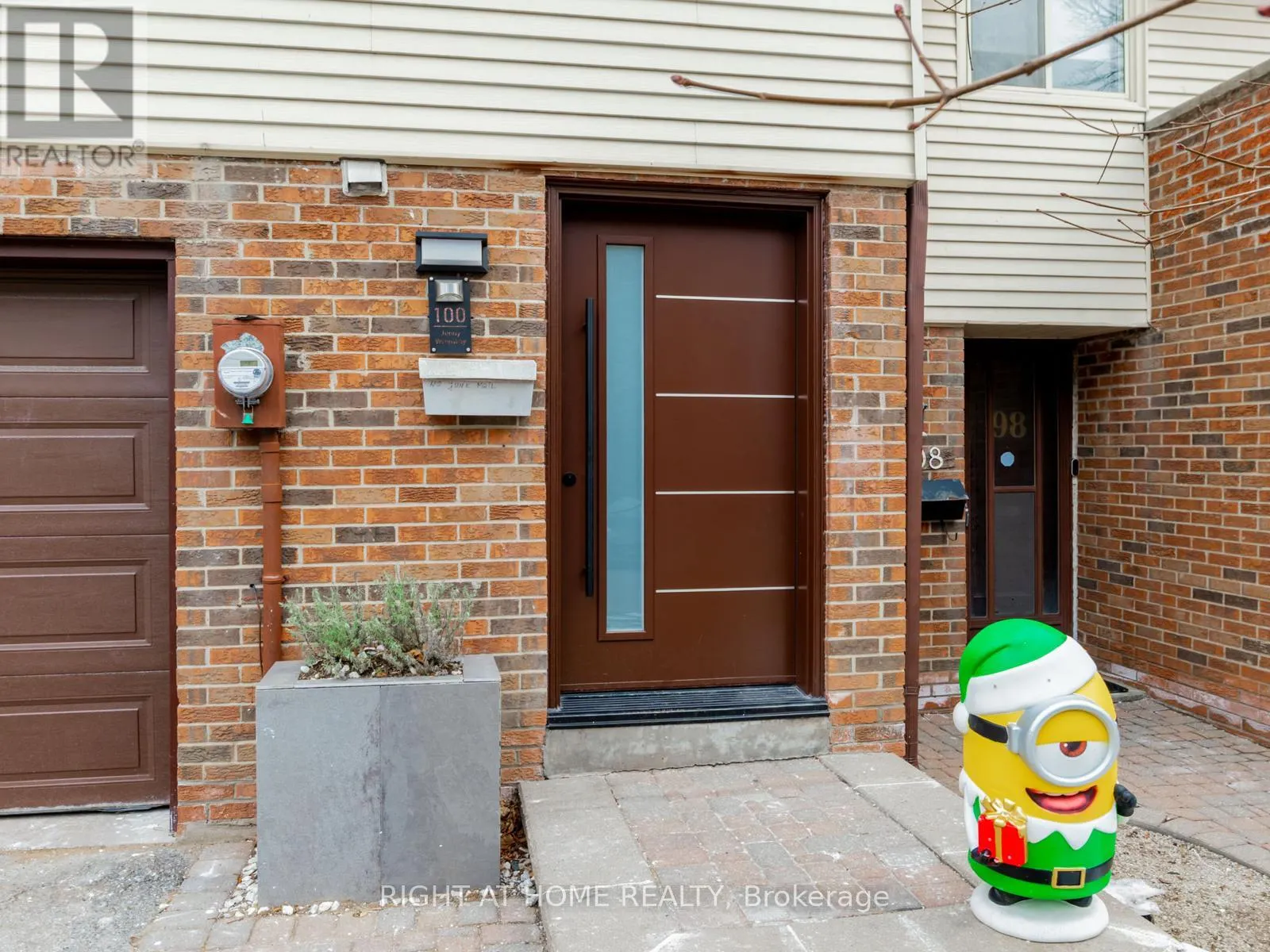 100 JENNY WREN WAY