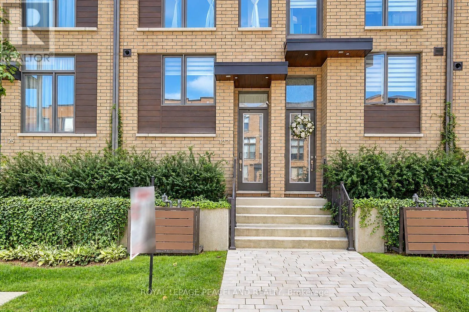 127 GREEN GARDENS BOULEVARD
