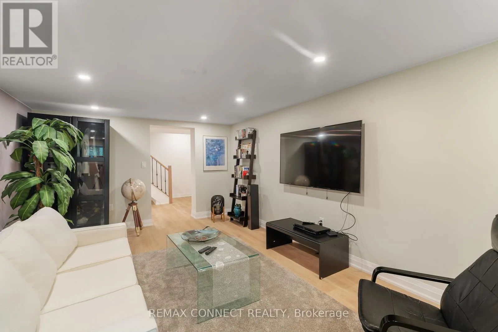 26 AVERDON CRESCENT