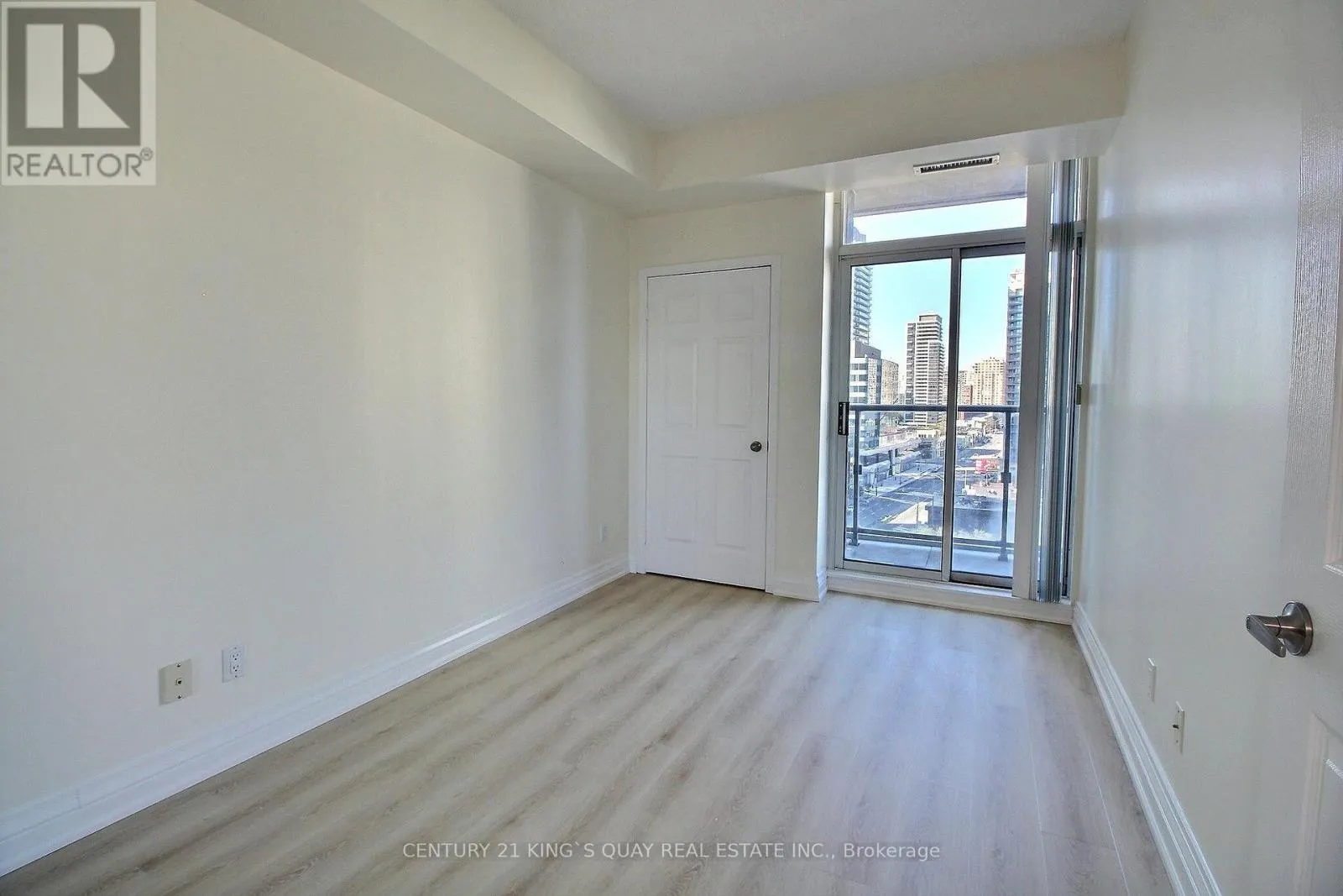 515 - 33 EMPRESS AVENUE