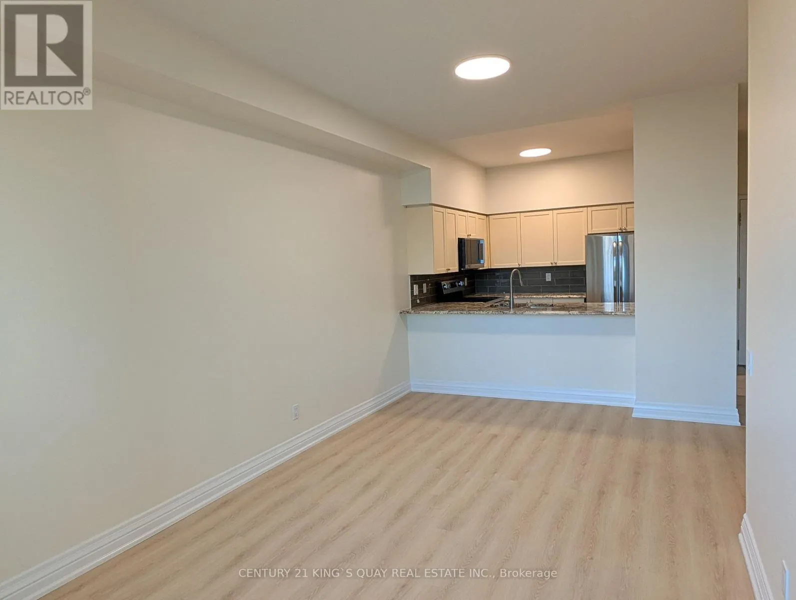 515 - 33 EMPRESS AVENUE
