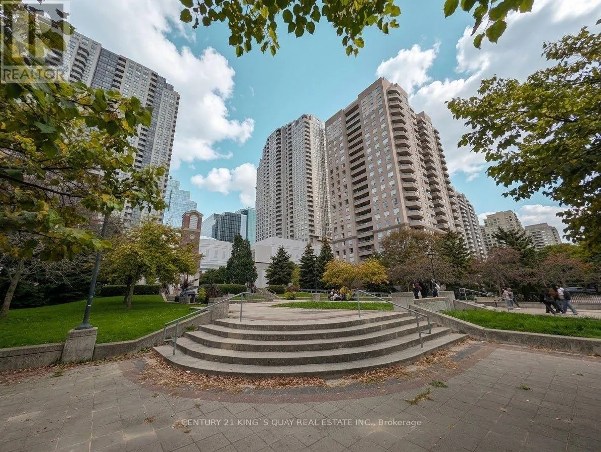 515 - 33 EMPRESS AVENUE