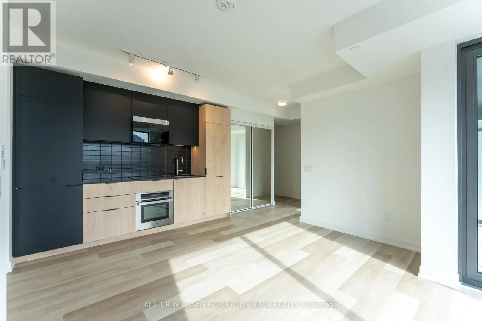 822 - 28 EASTERN AVENUE