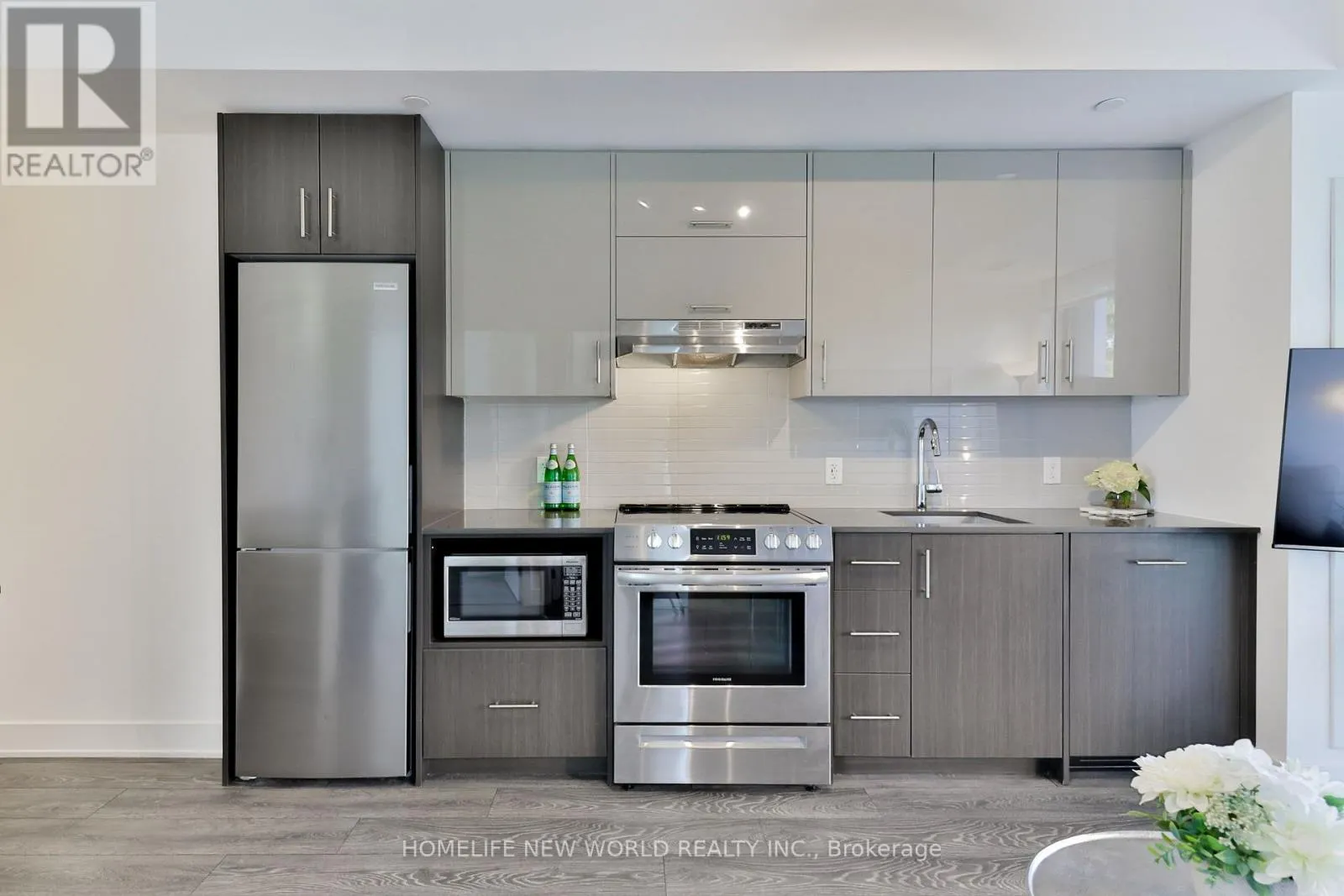 215 - 188 FAIRVIEW MALL DRIVE