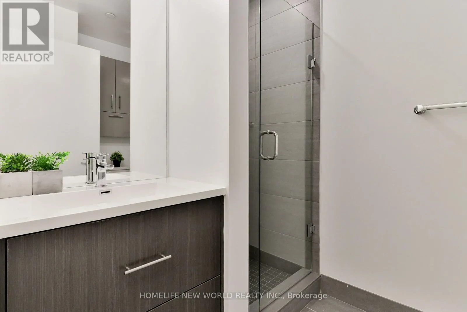 215 - 188 FAIRVIEW MALL DRIVE