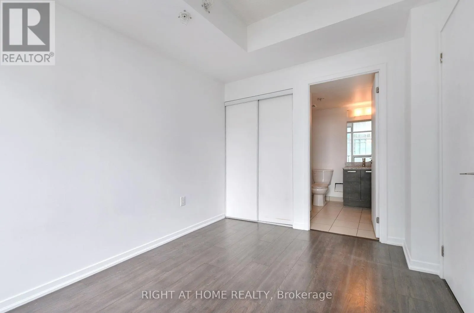 1511 - 36 LISGAR STREET