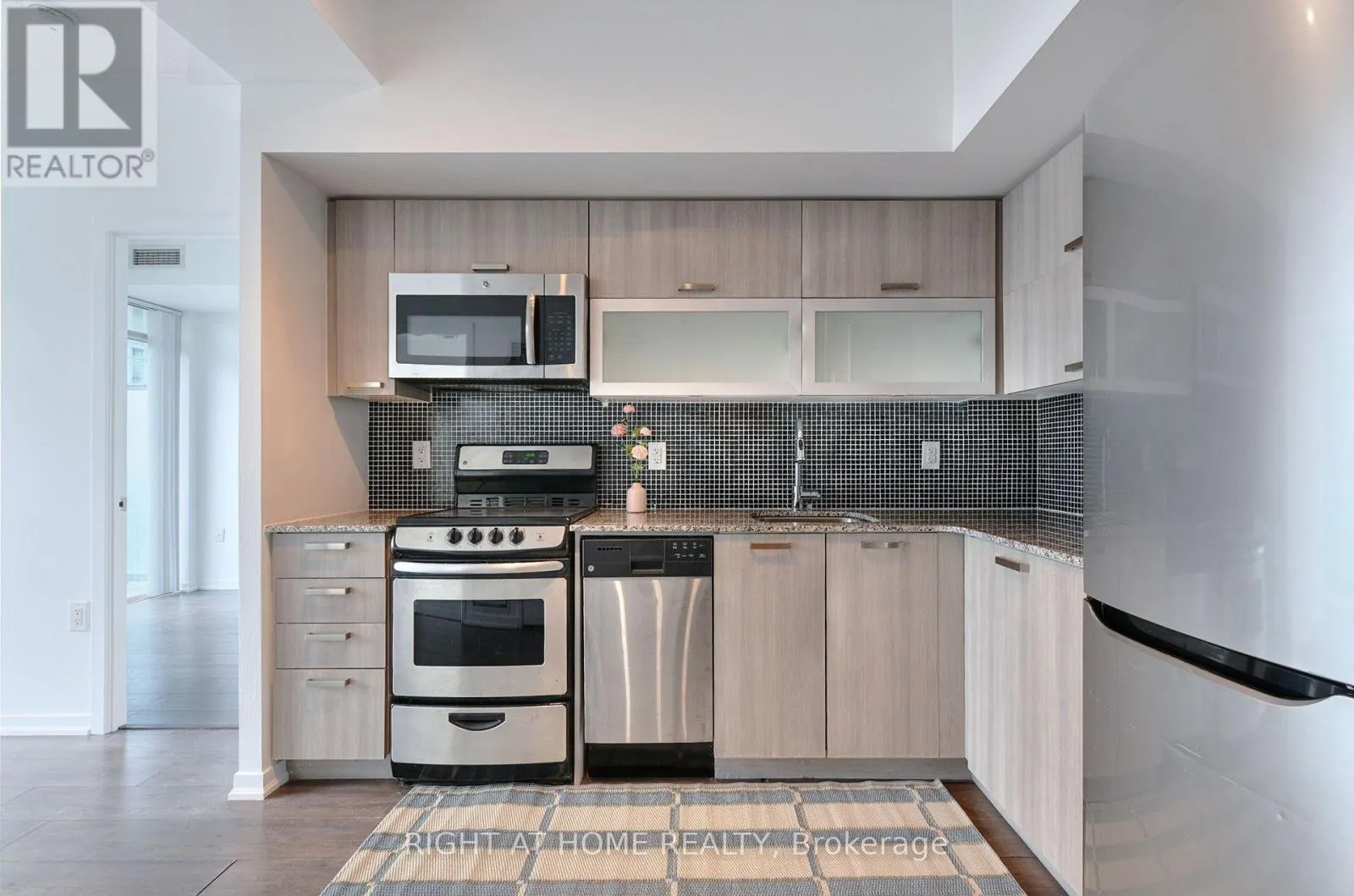 1511 - 36 LISGAR STREET