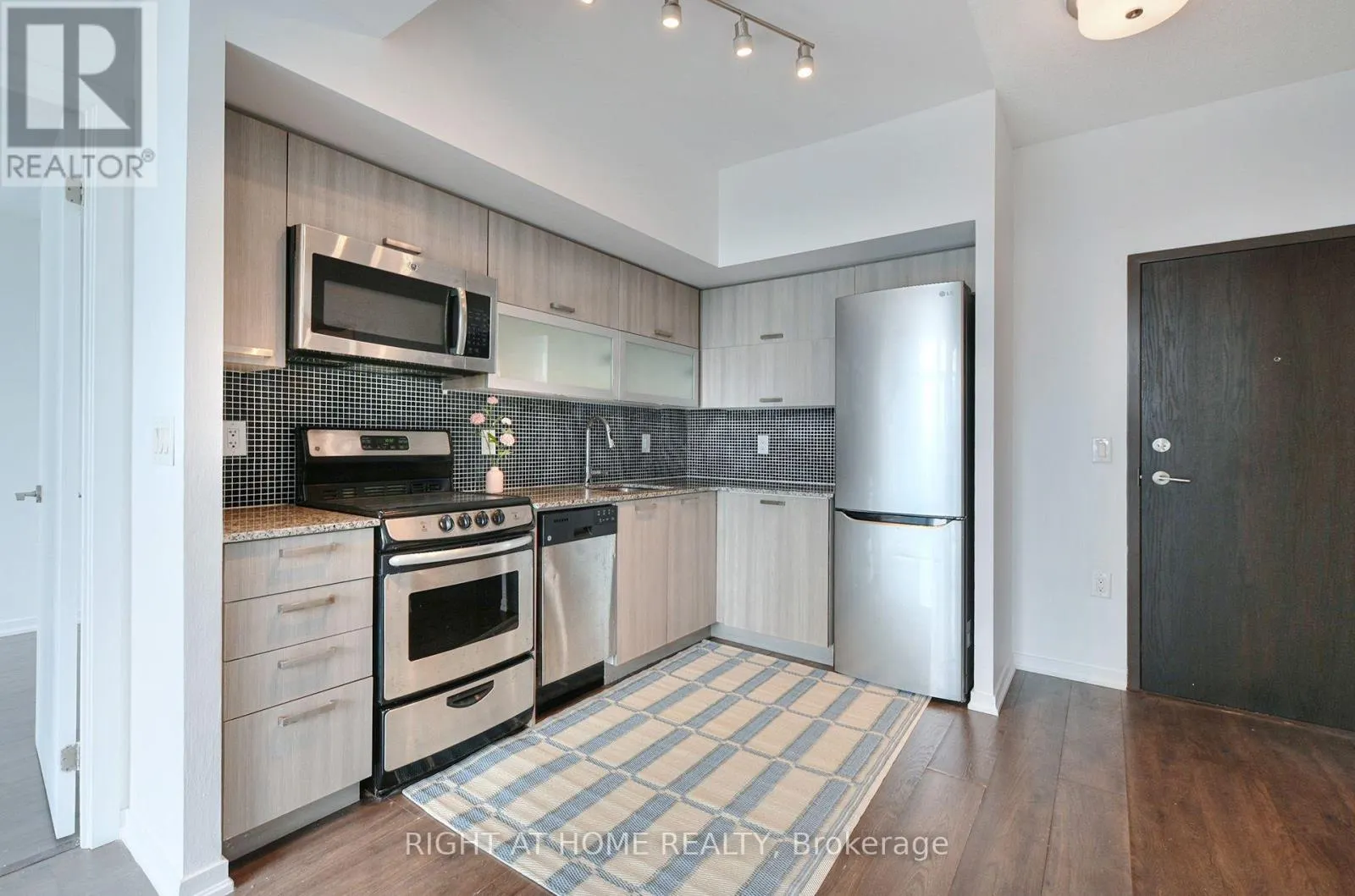 1511 - 36 LISGAR STREET