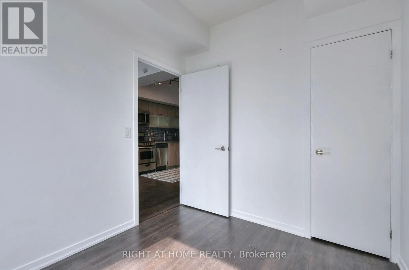 1511 - 36 LISGAR STREET