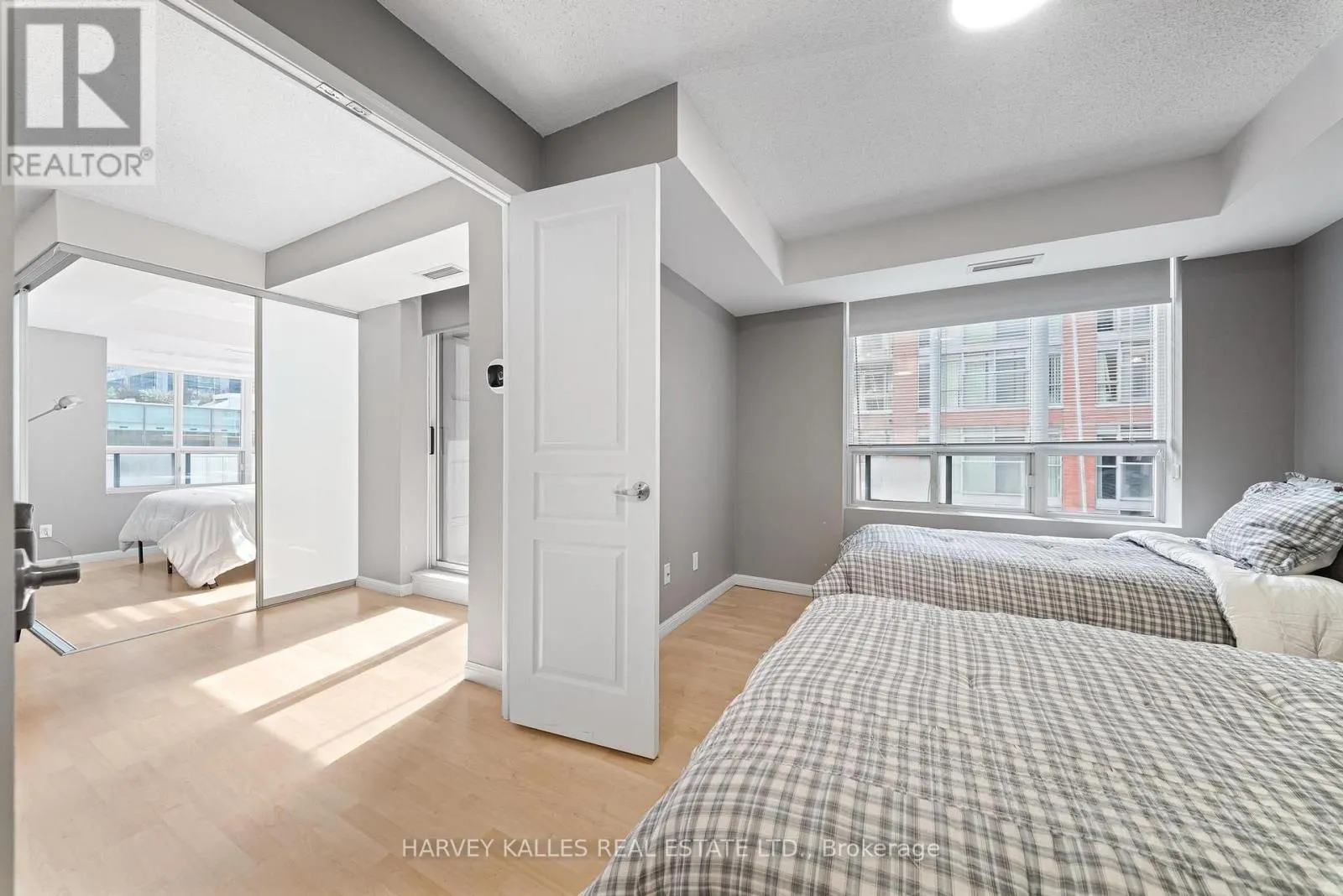 515 - 140 SIMCOE STREET