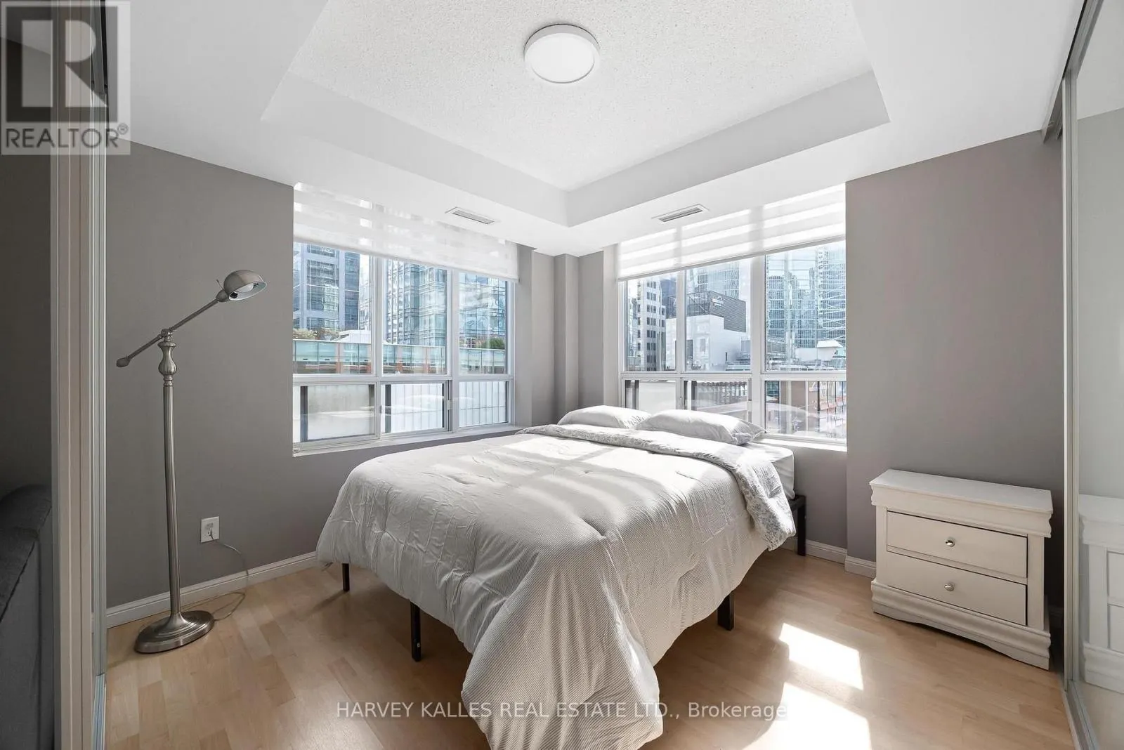 515 - 140 SIMCOE STREET