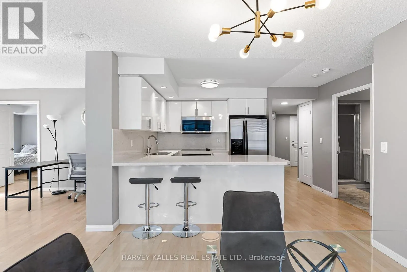 515 - 140 SIMCOE STREET