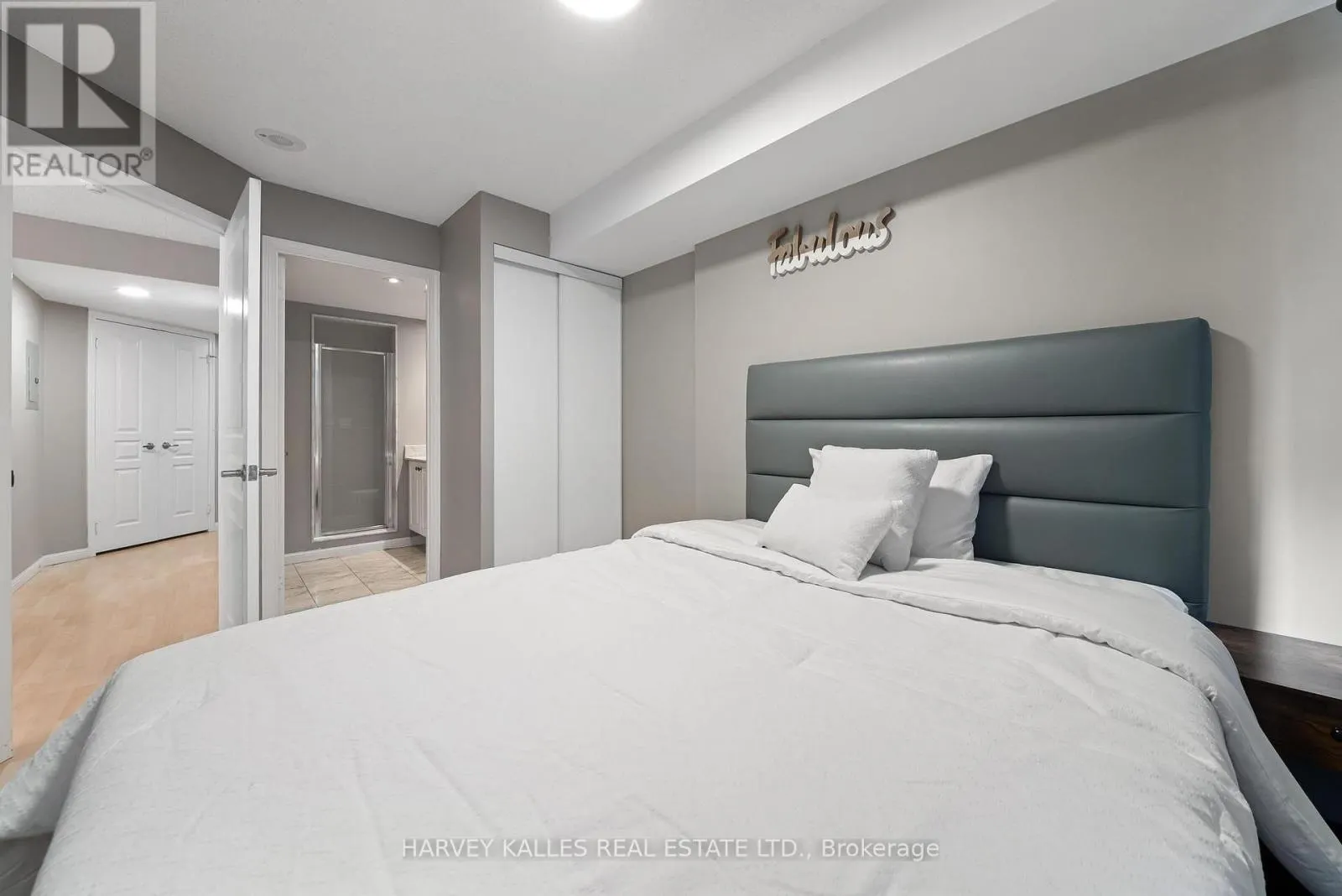 515 - 140 SIMCOE STREET