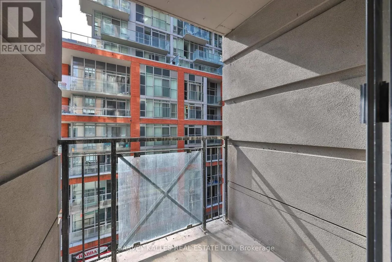 515 - 140 SIMCOE STREET