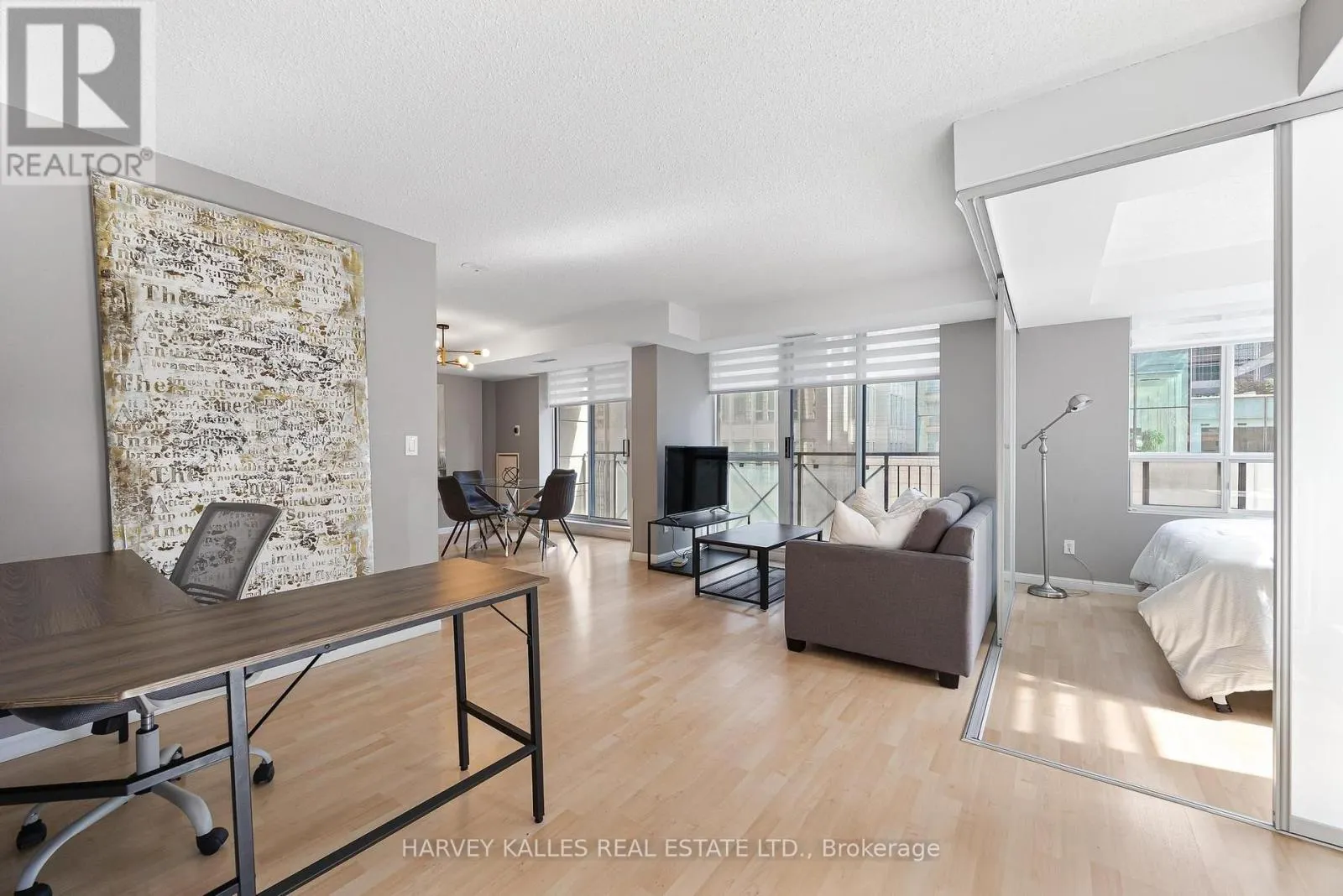 515 - 140 SIMCOE STREET