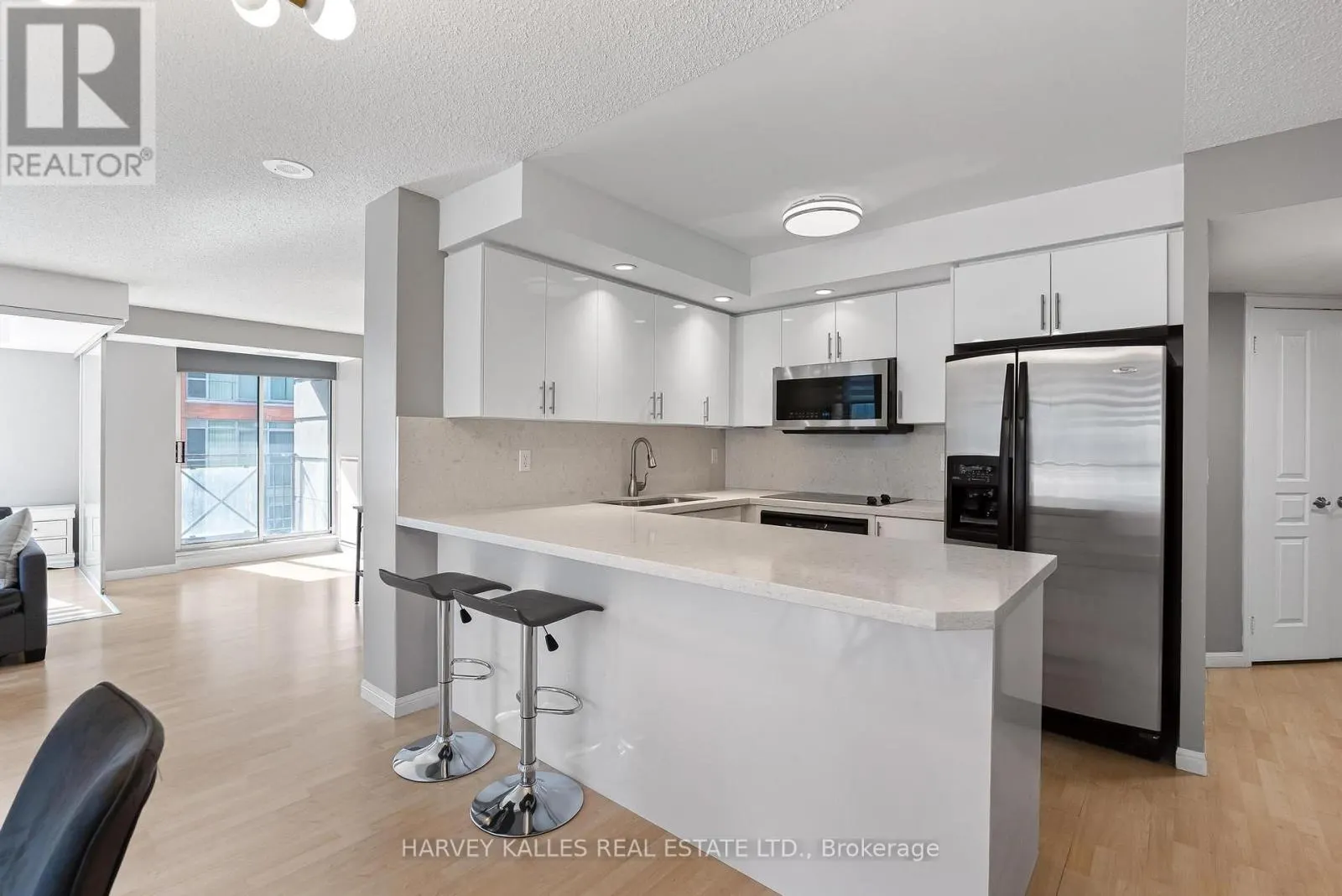 515 - 140 SIMCOE STREET