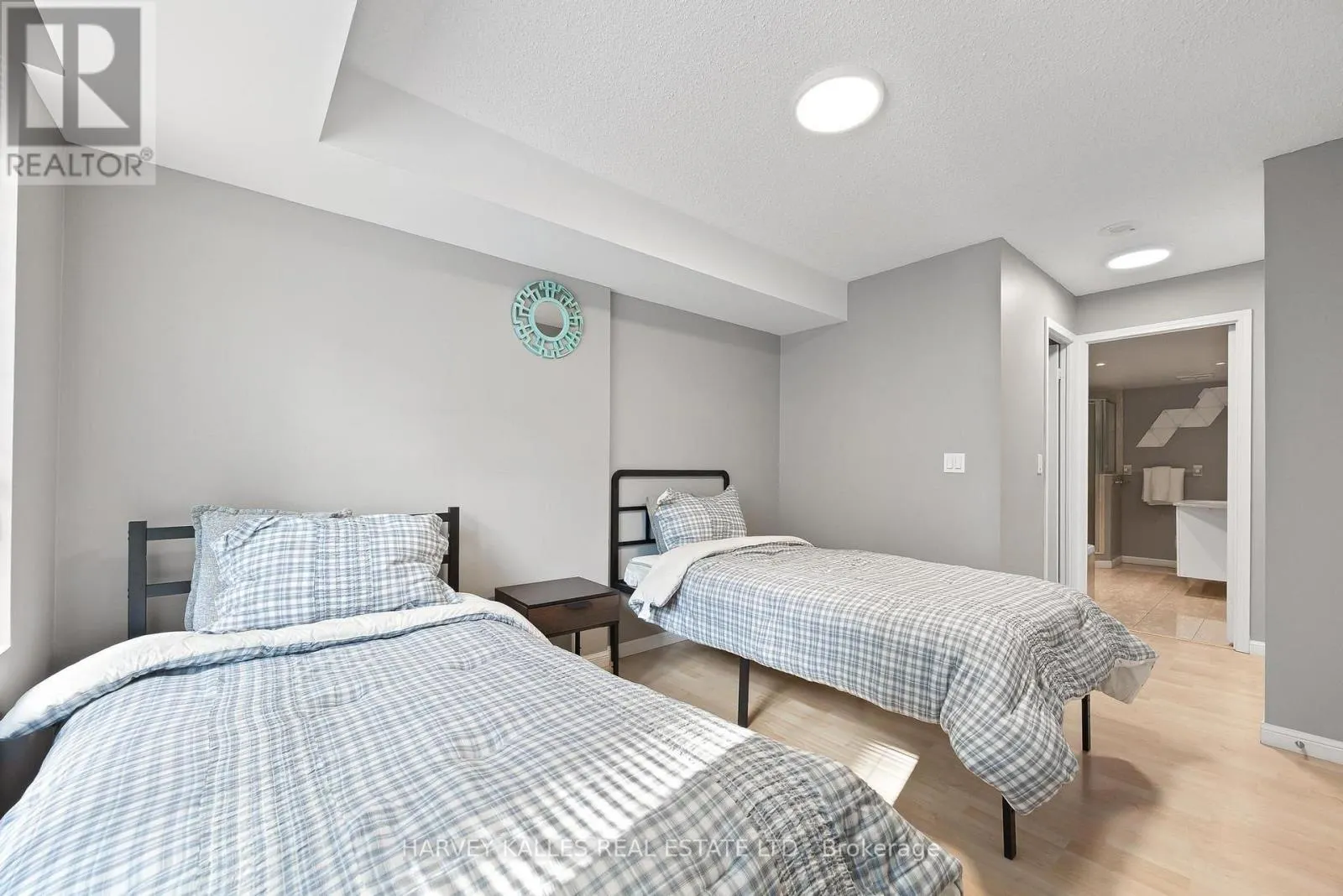 515 - 140 SIMCOE STREET