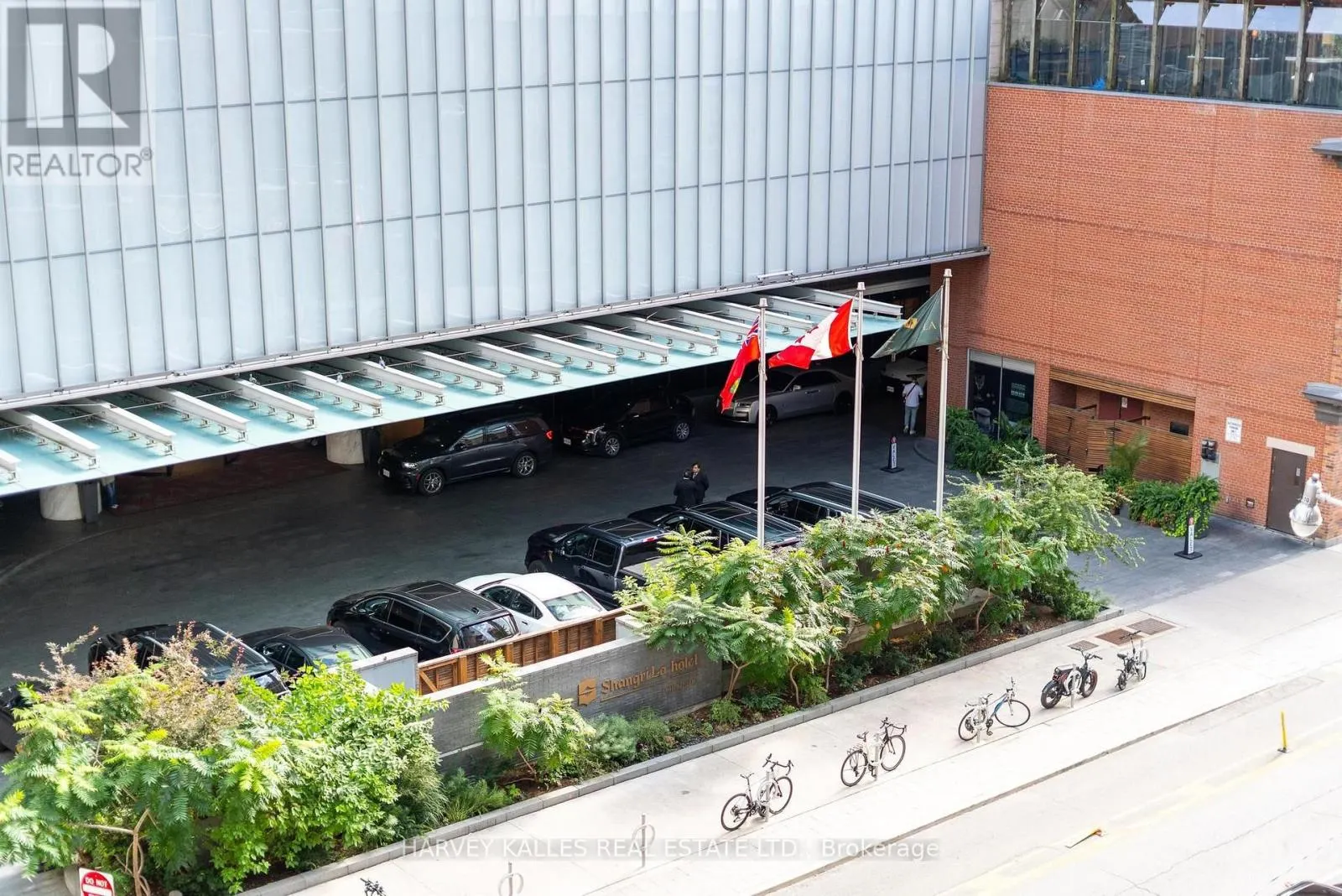 515 - 140 SIMCOE STREET