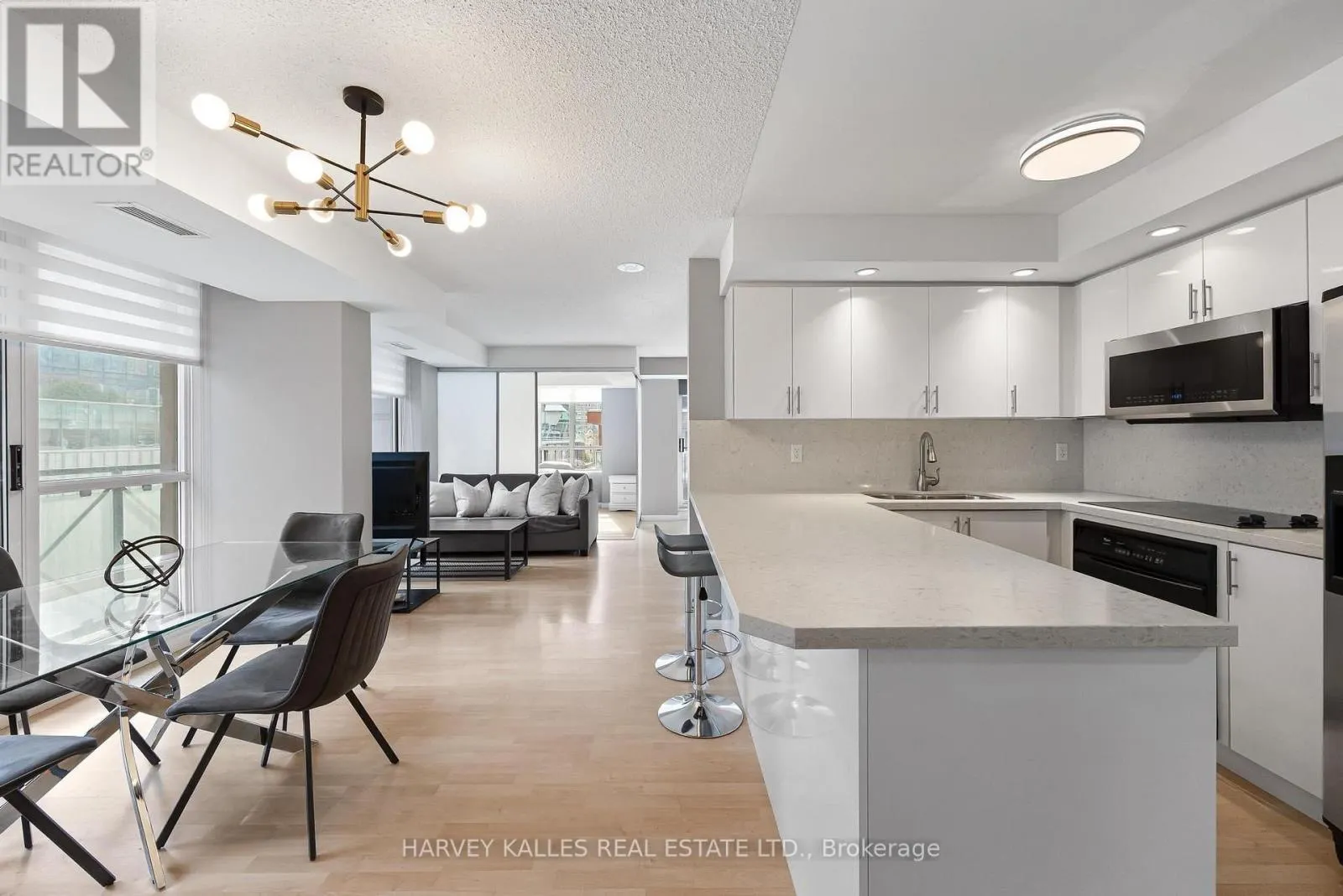 515 - 140 SIMCOE STREET