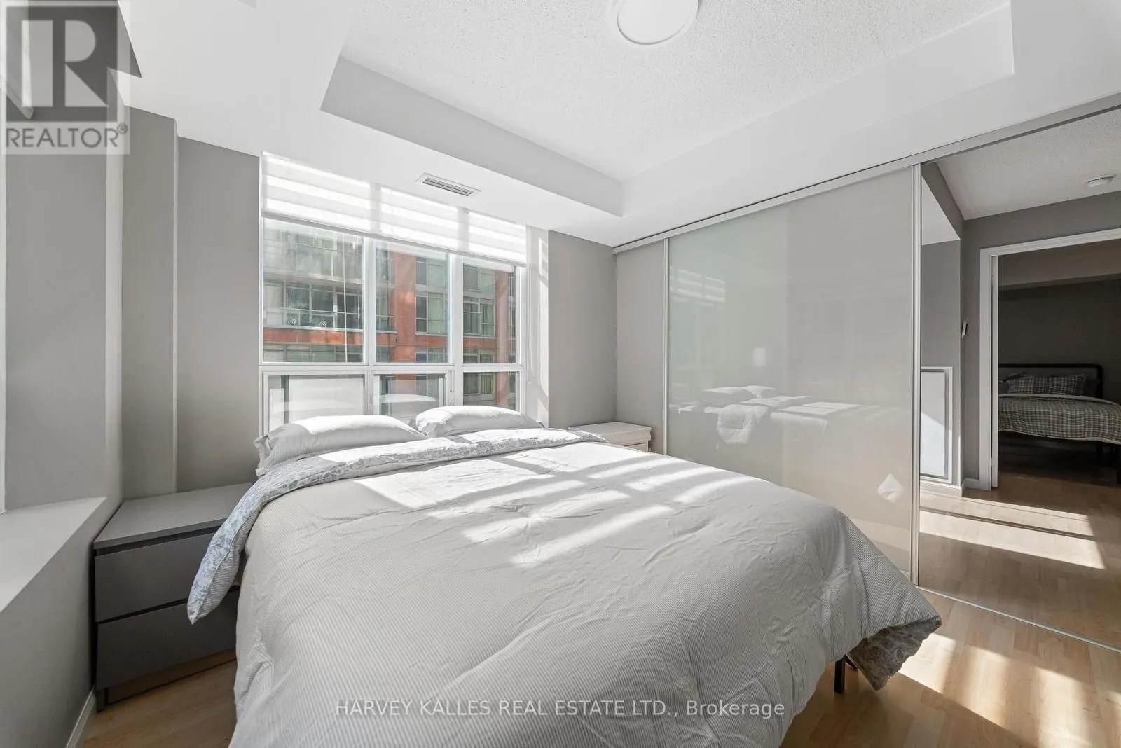 515 - 140 SIMCOE STREET