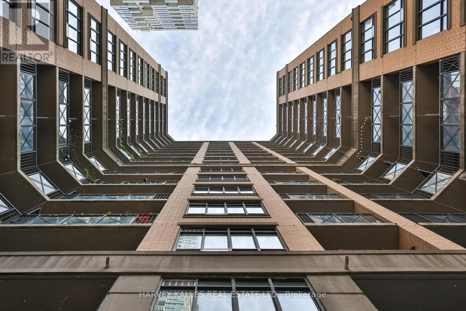 515 - 140 SIMCOE STREET