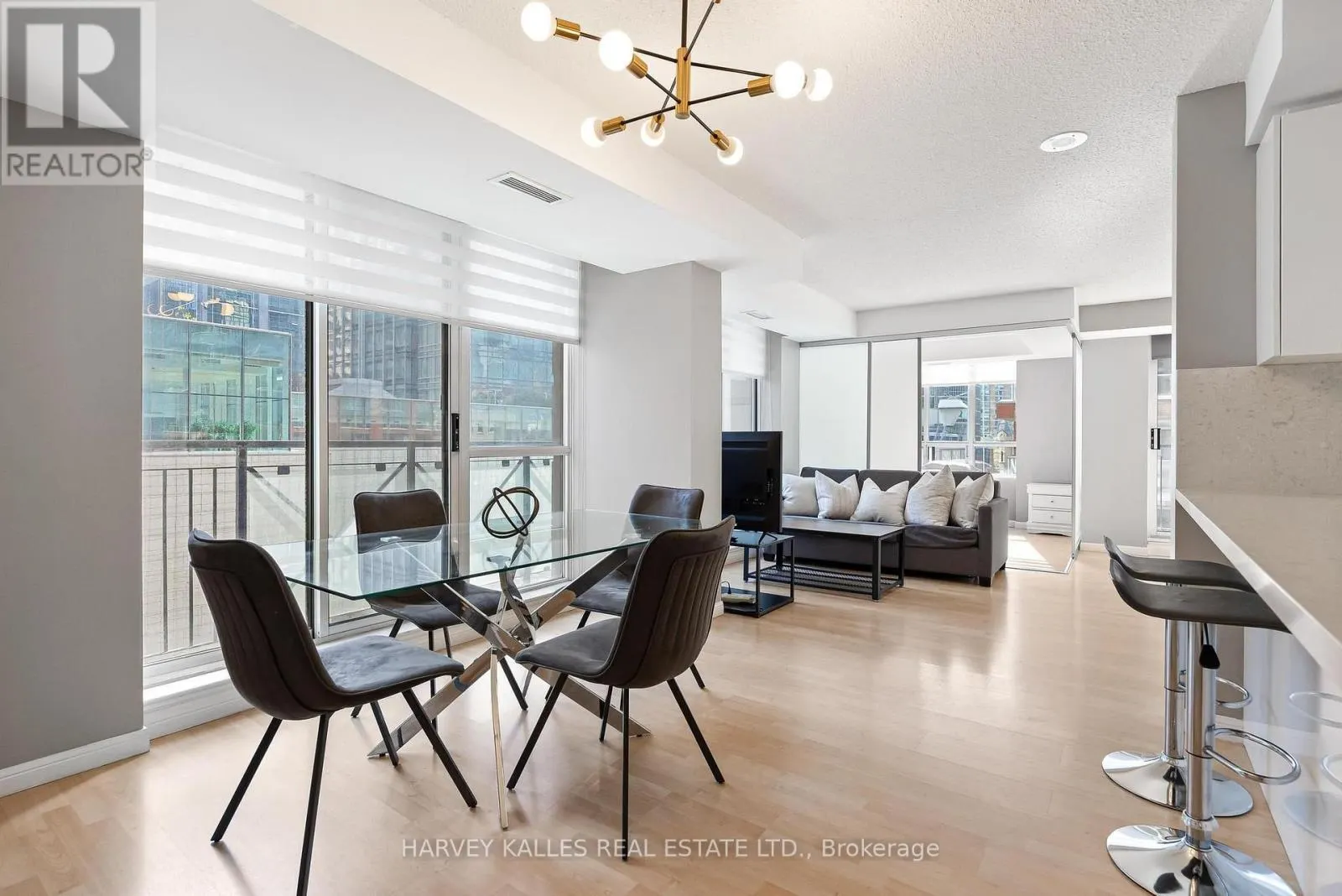 515 - 140 SIMCOE STREET