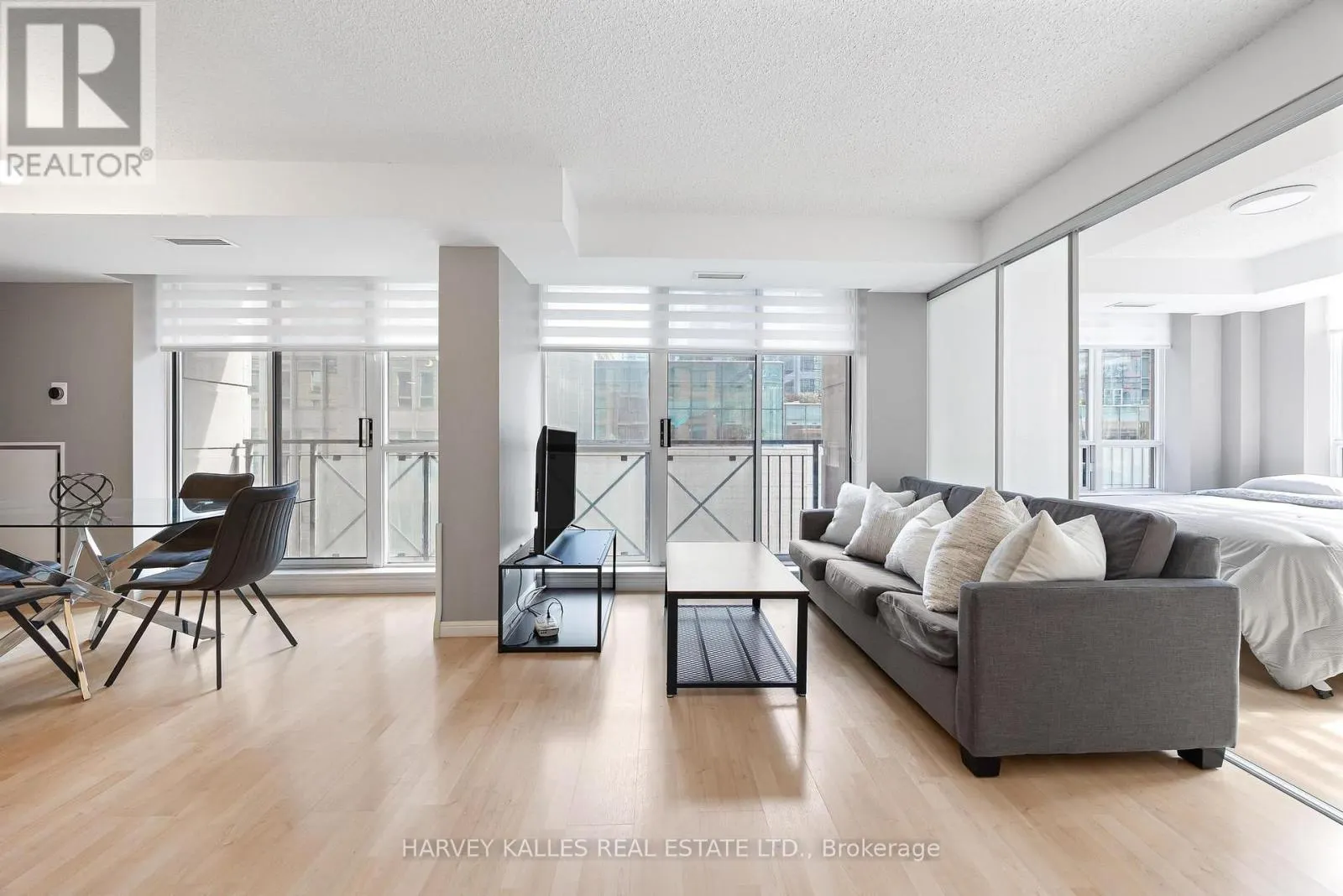 515 - 140 SIMCOE STREET