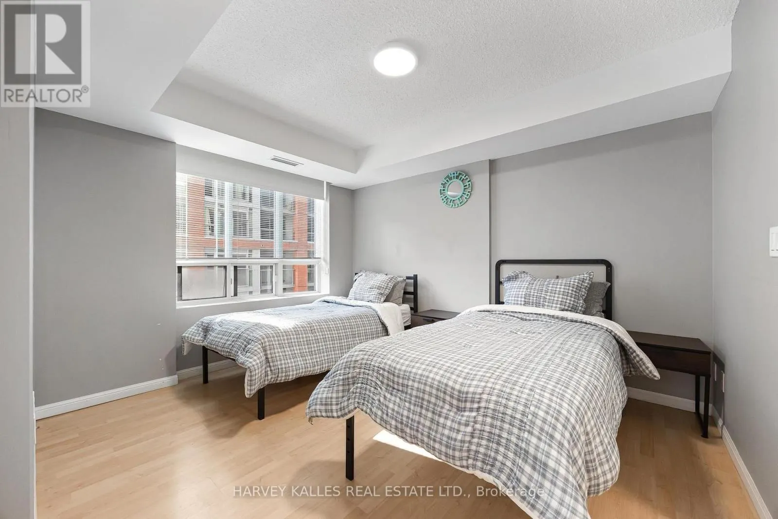 515 - 140 SIMCOE STREET
