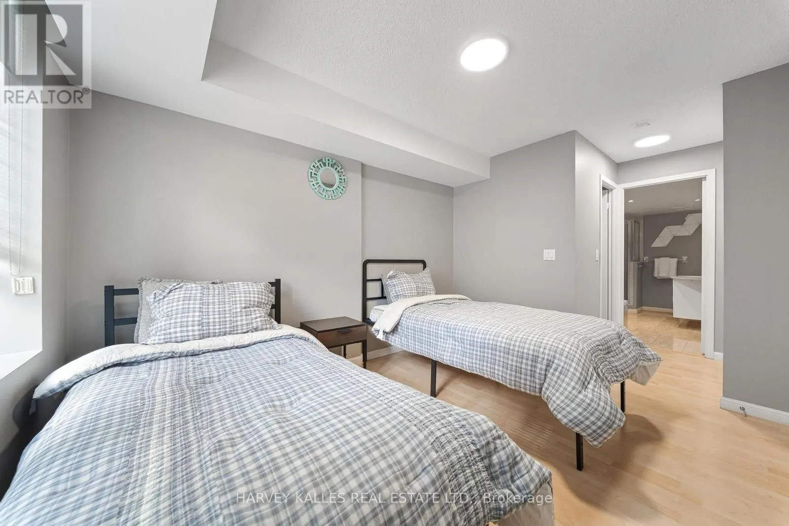 515 - 140 SIMCOE STREET