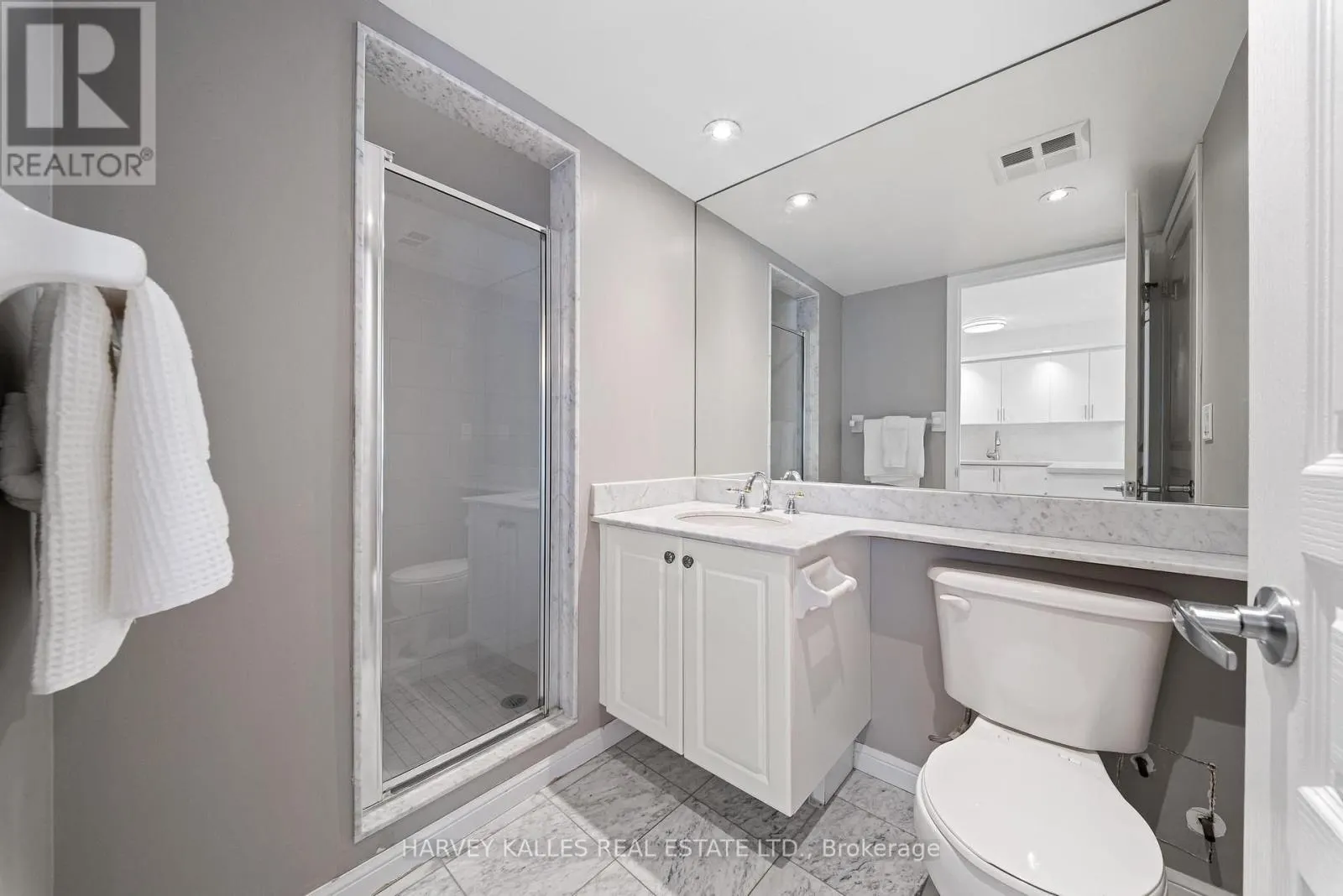 515 - 140 SIMCOE STREET