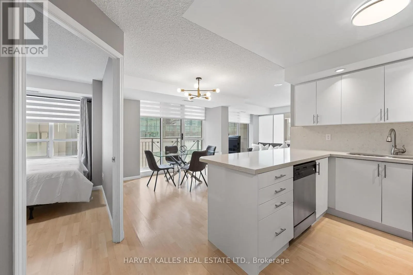 515 - 140 SIMCOE STREET