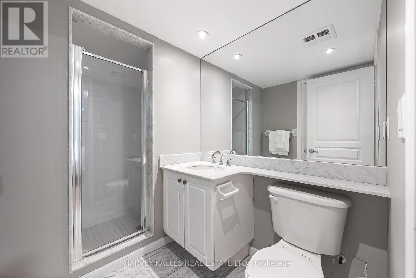 515 - 140 SIMCOE STREET