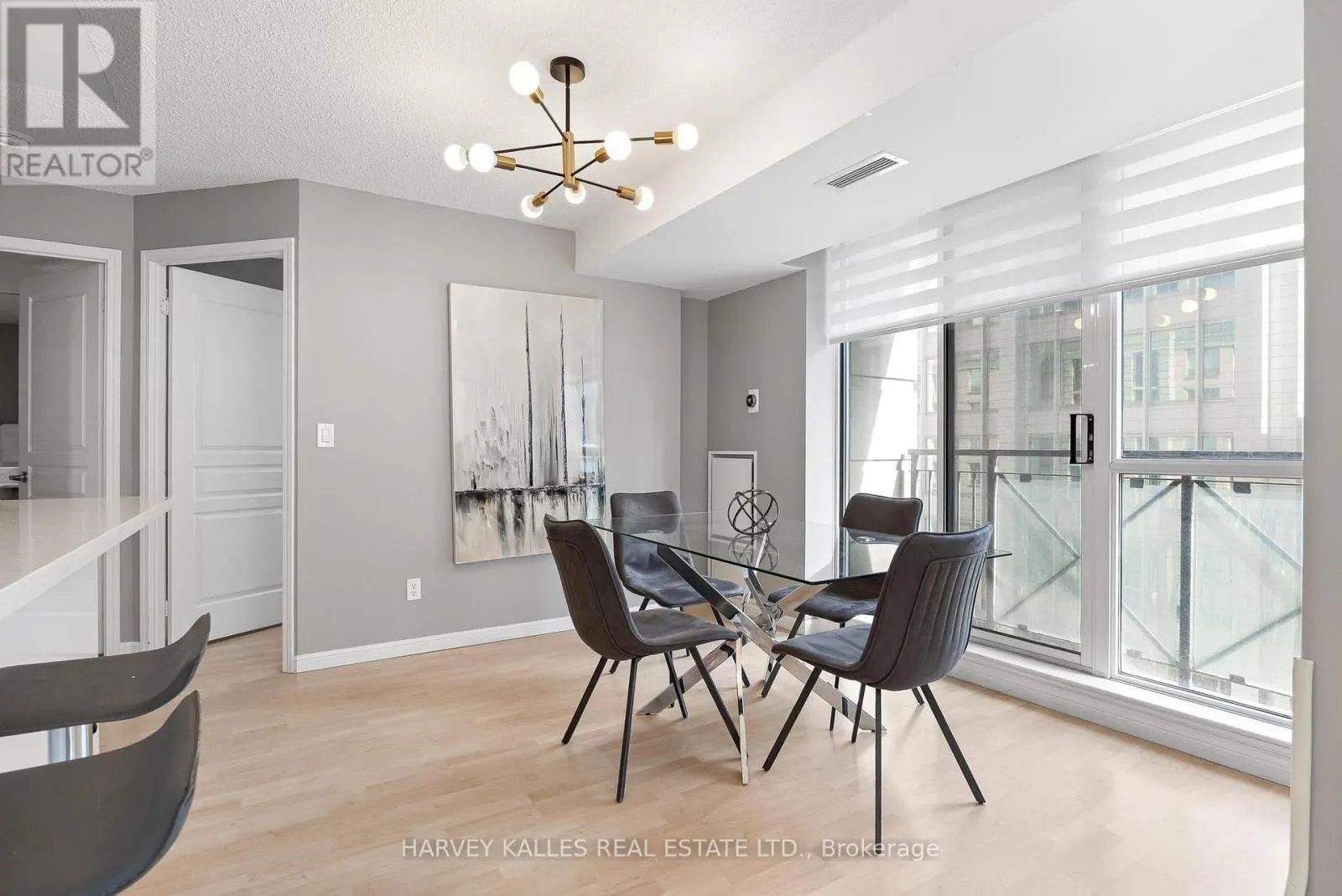 515 - 140 SIMCOE STREET