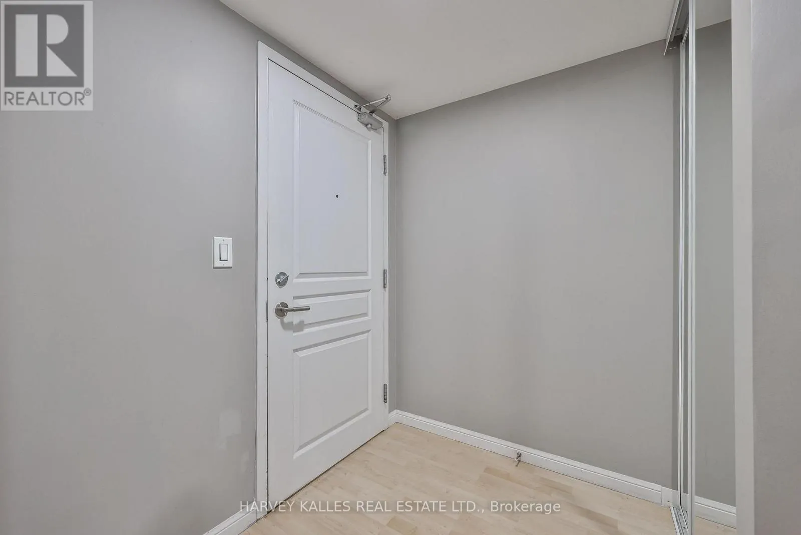 515 - 140 SIMCOE STREET