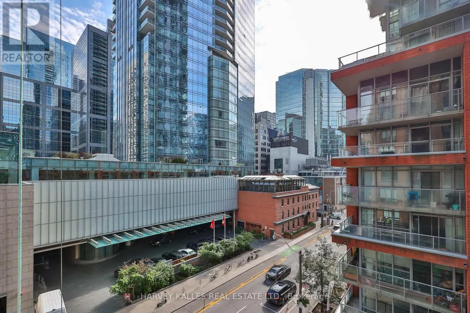 515 - 140 SIMCOE STREET