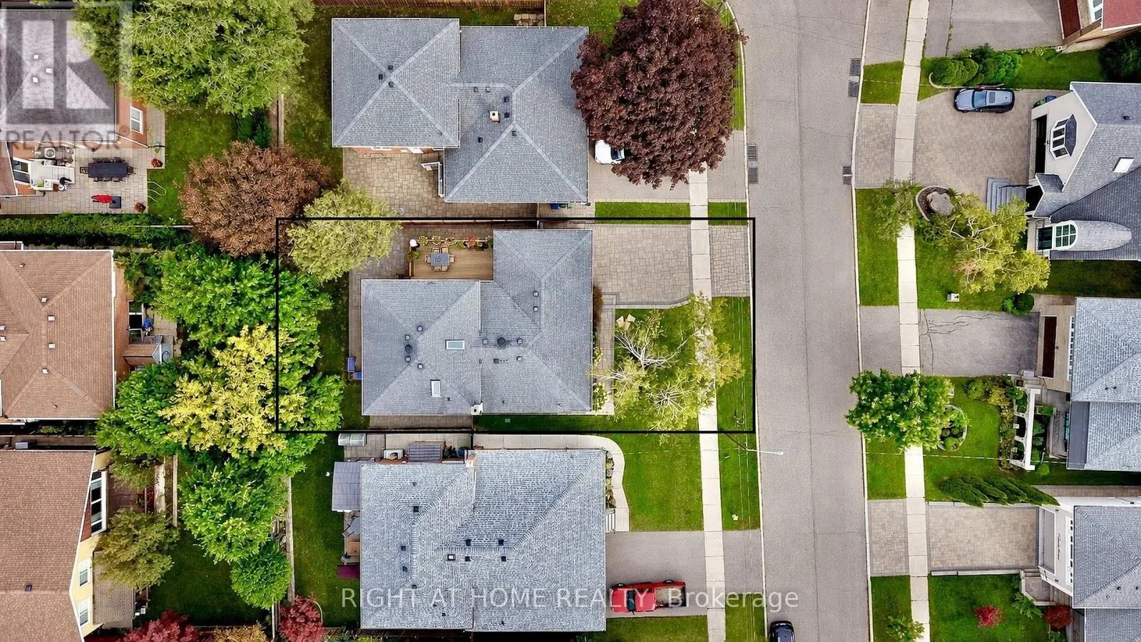 24 STONEDENE BOULEVARD