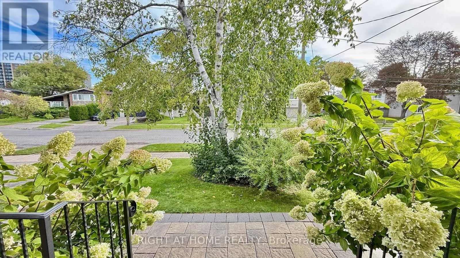 24 STONEDENE BOULEVARD