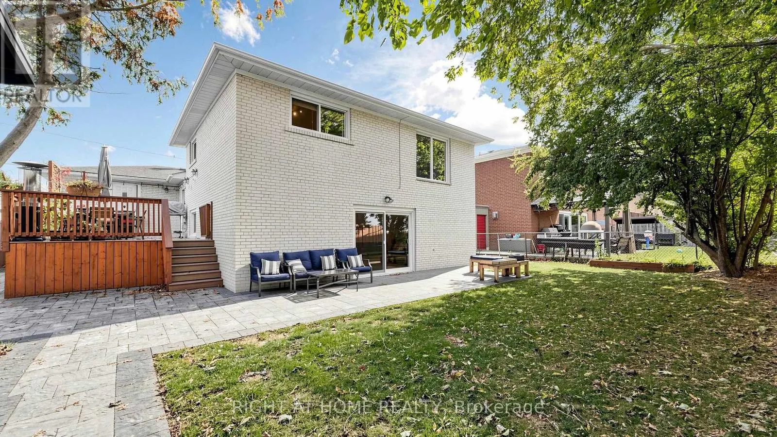 24 STONEDENE BOULEVARD