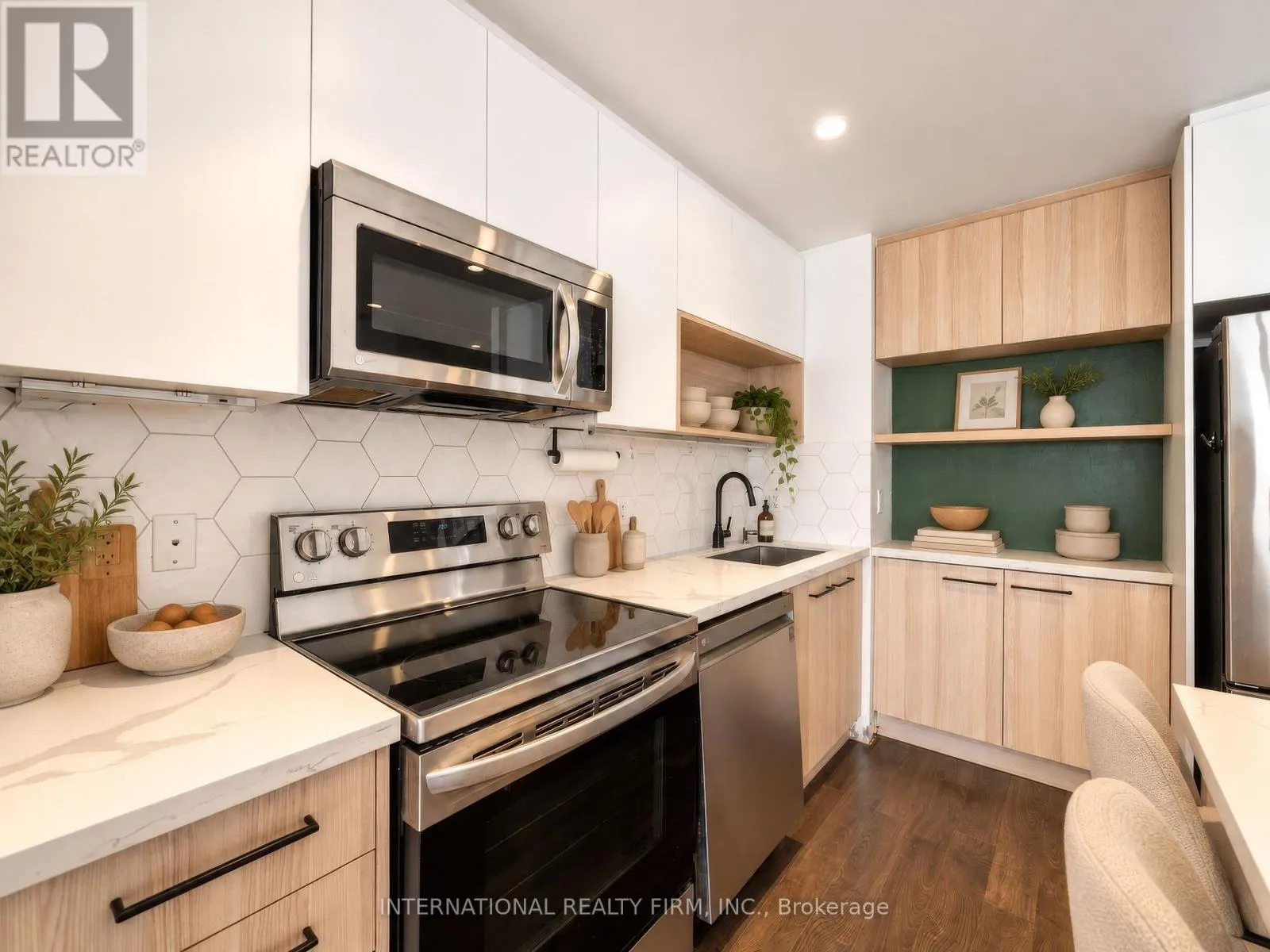 925 - 100 HARRISON GARDEN BOULEVARD