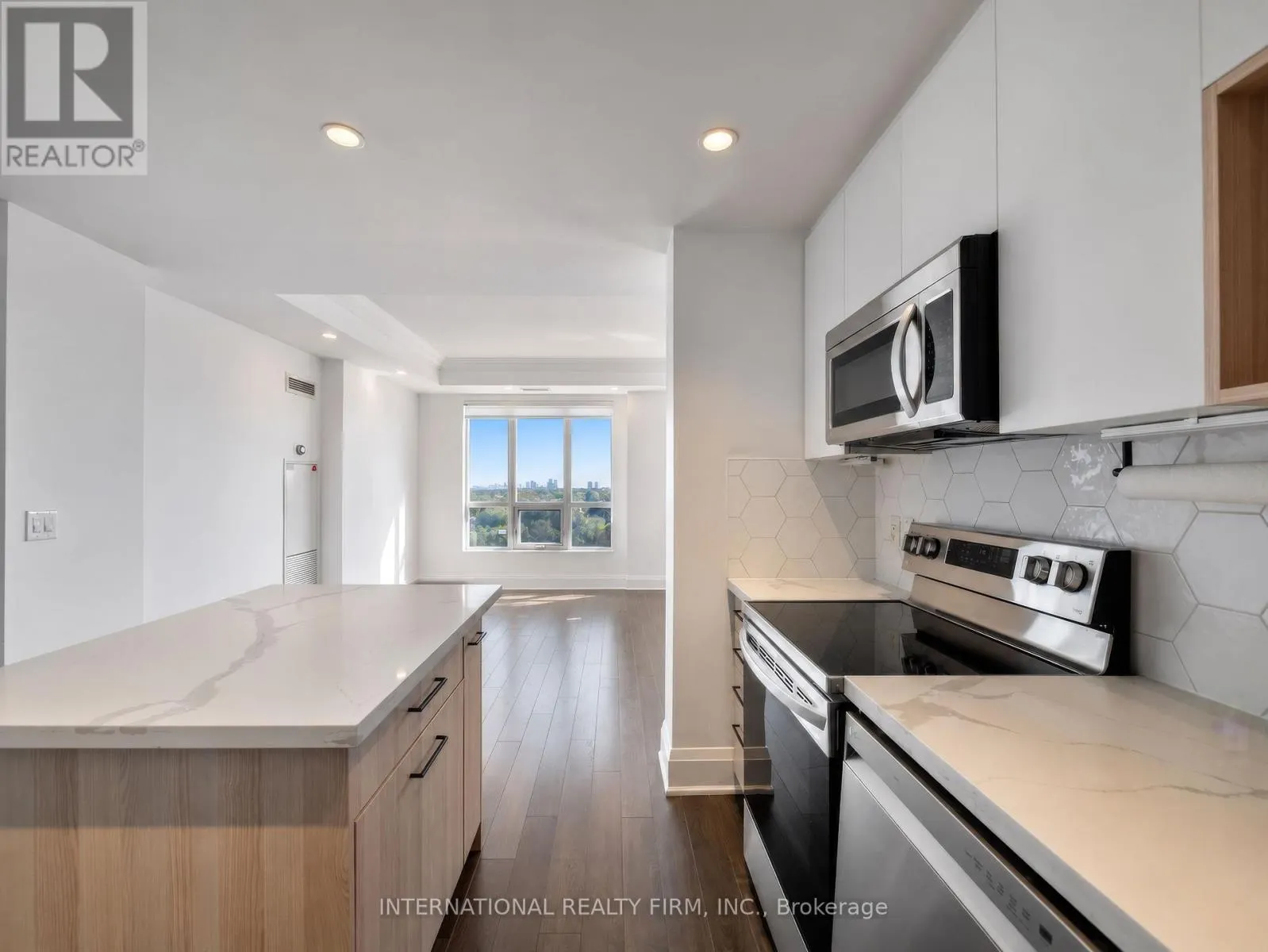 925 - 100 HARRISON GARDEN BOULEVARD